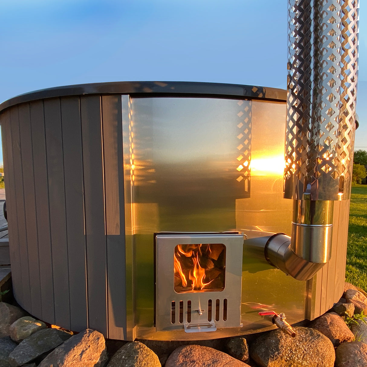Saunalife 6-Person Wood-Fired Hot Tub Spa Model S4B S4N