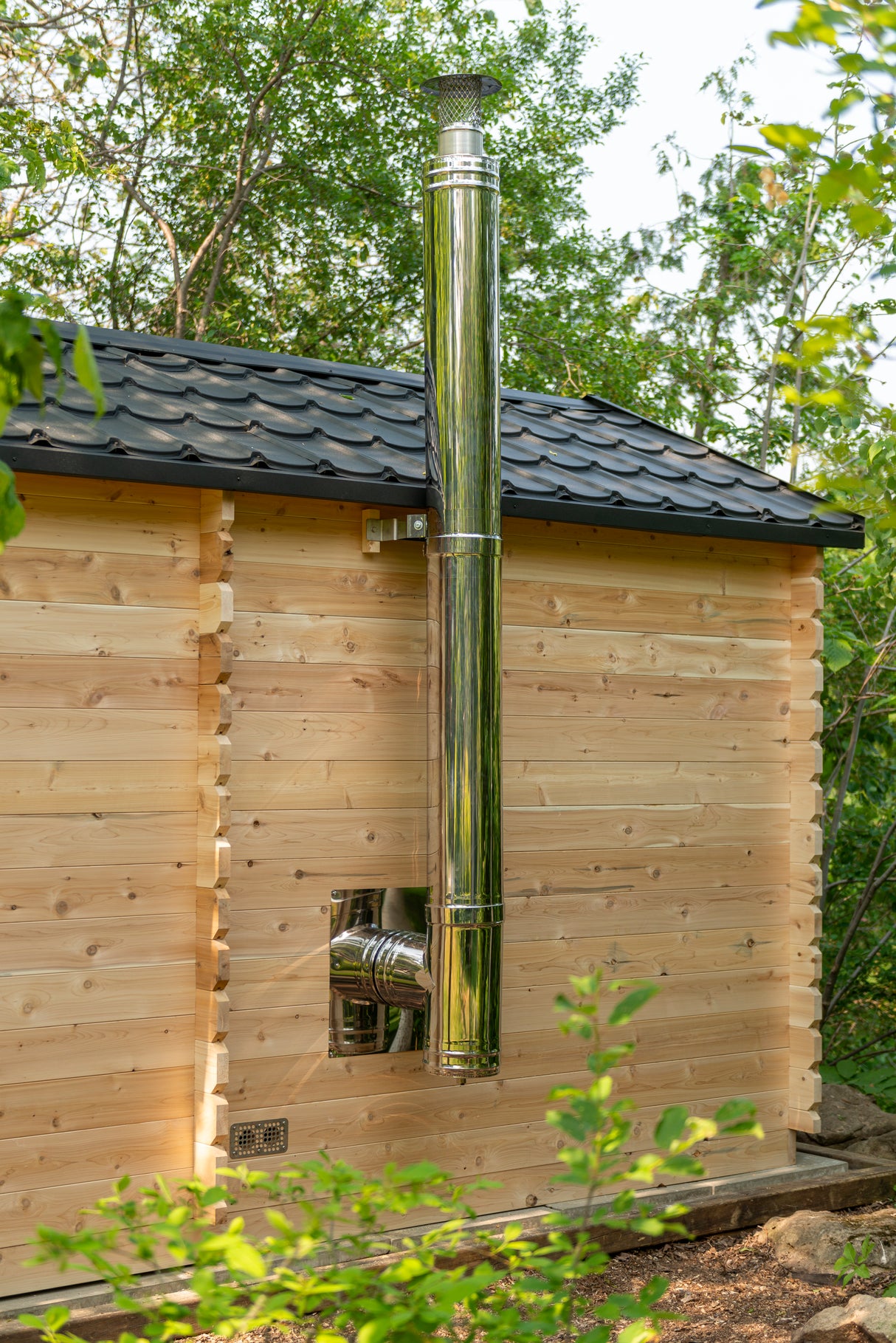 Explore the Dundalk Leisurecraft Canadian Timber Georgian Cabin Sauna with Changer - a perfect oasis for relaxation and rejuvenation