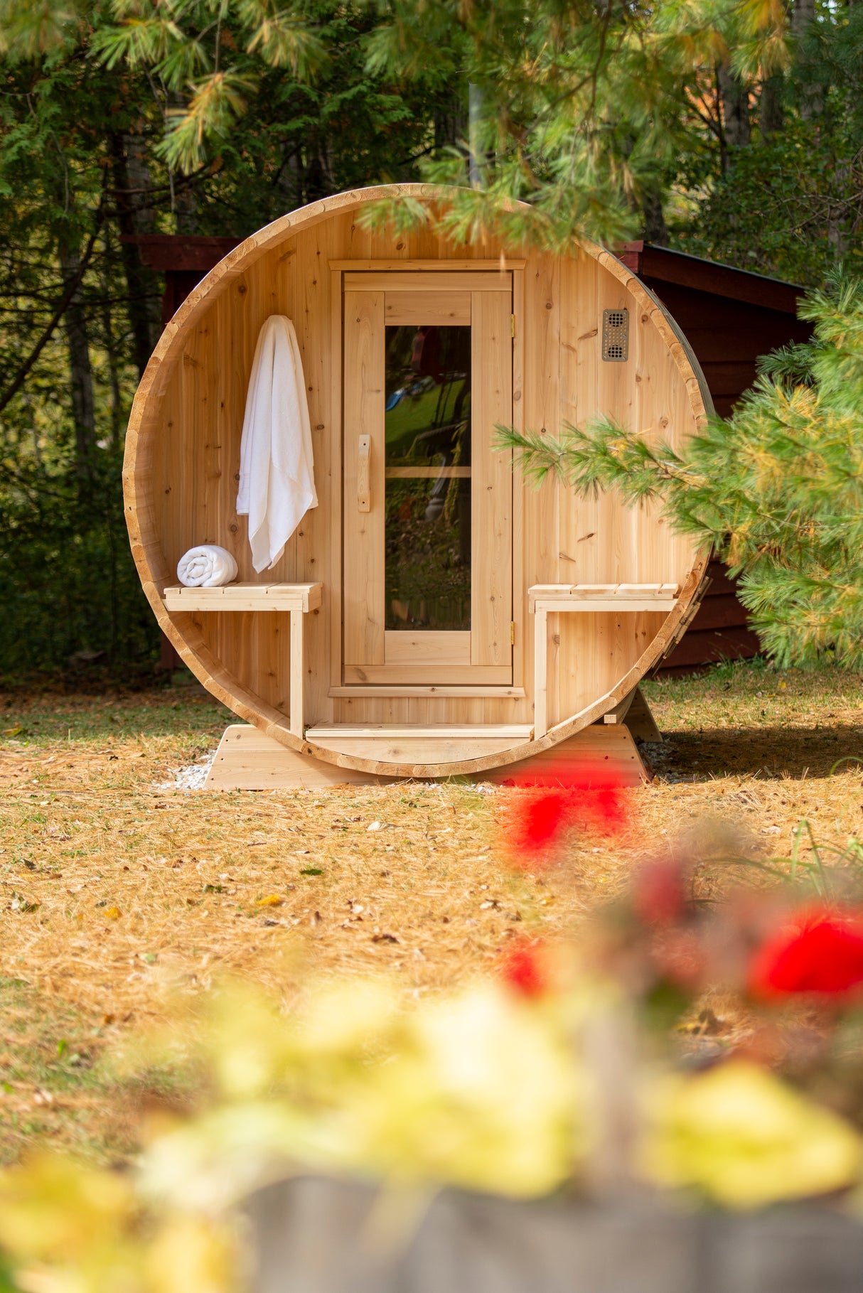 Canadian Timber 6-Person Barrel Sauna - Relaxation and Luxury in a Spa Retreat Setting